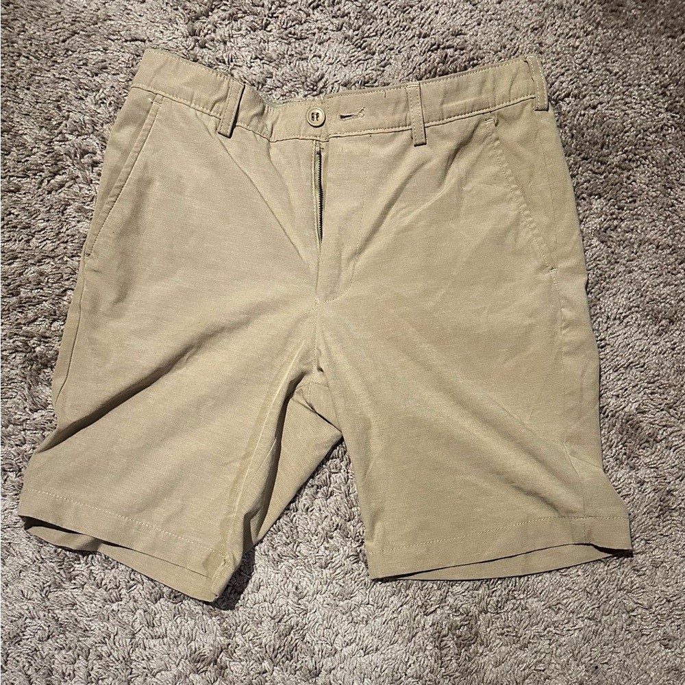 Greg Norman tan shorts